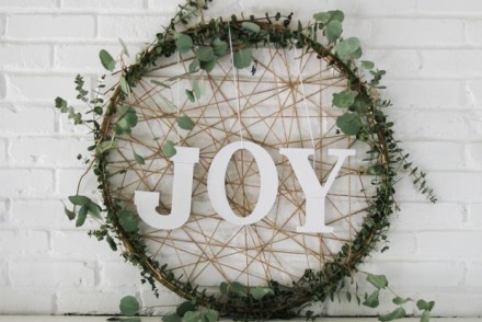 DIY-HOLIDAY-WREATH